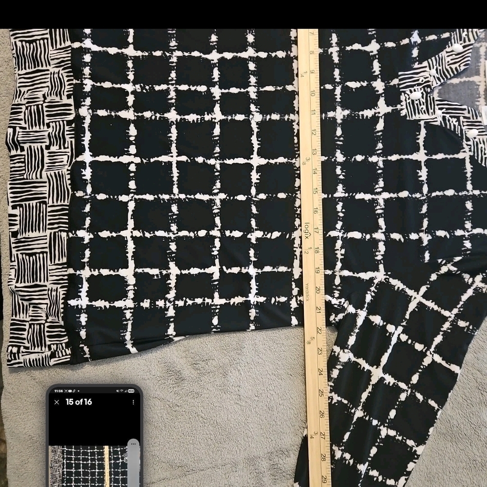 Alfred Dunner Black and White Patterned V-Neck Sweater - Picture 11 of 15
